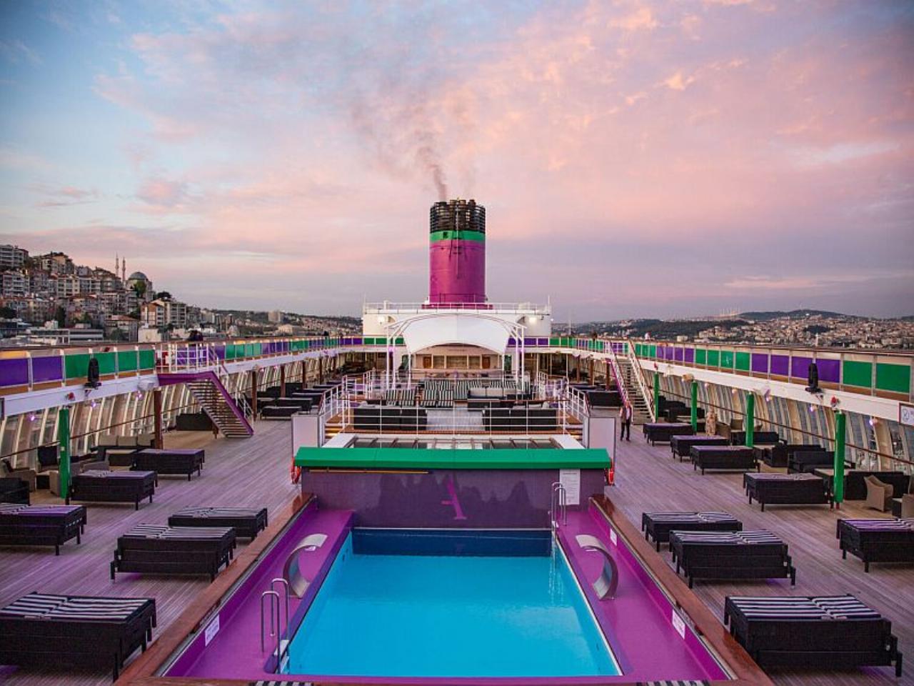 Cruises, holidays 29