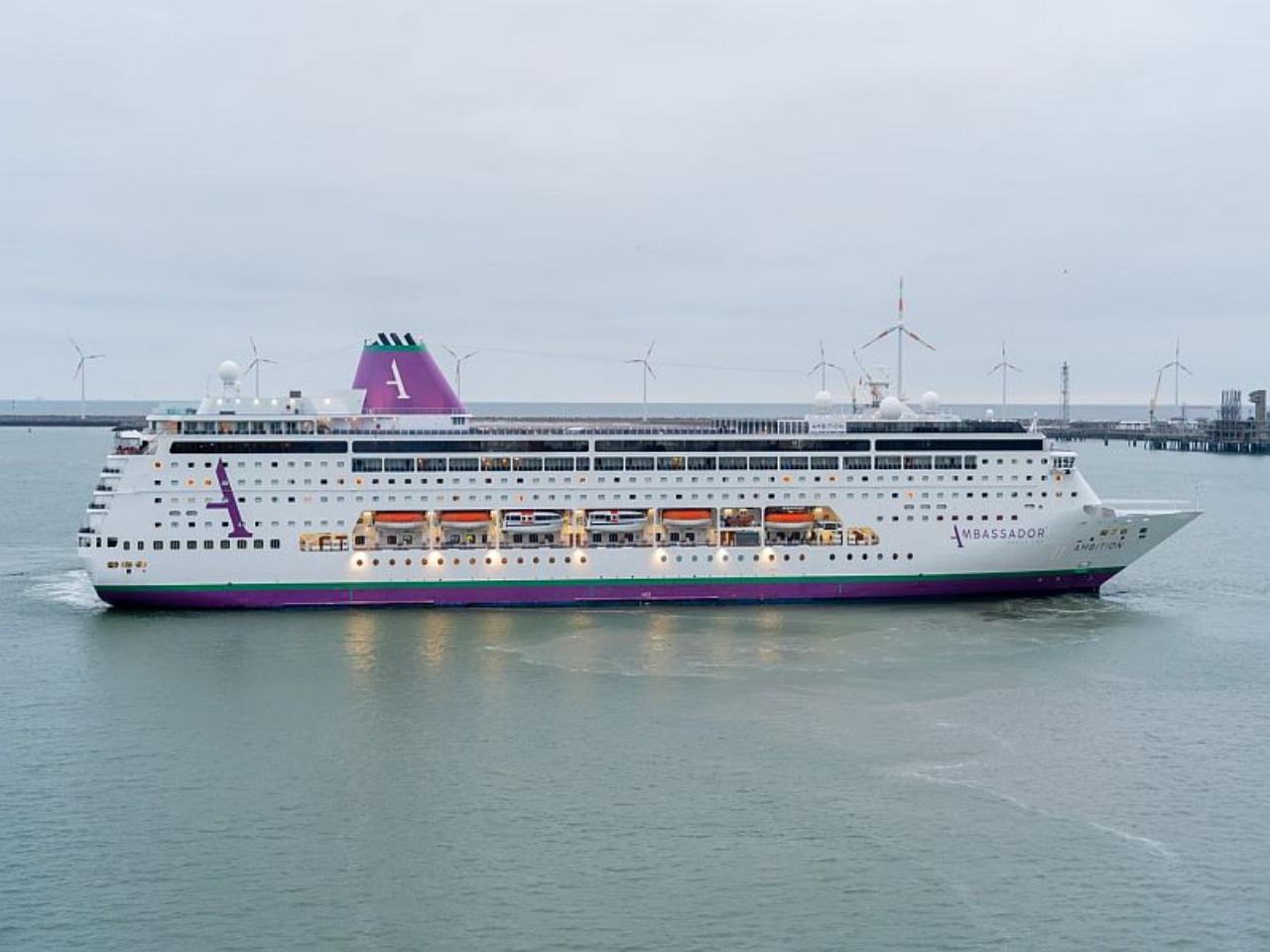 Cruises, holidays 39