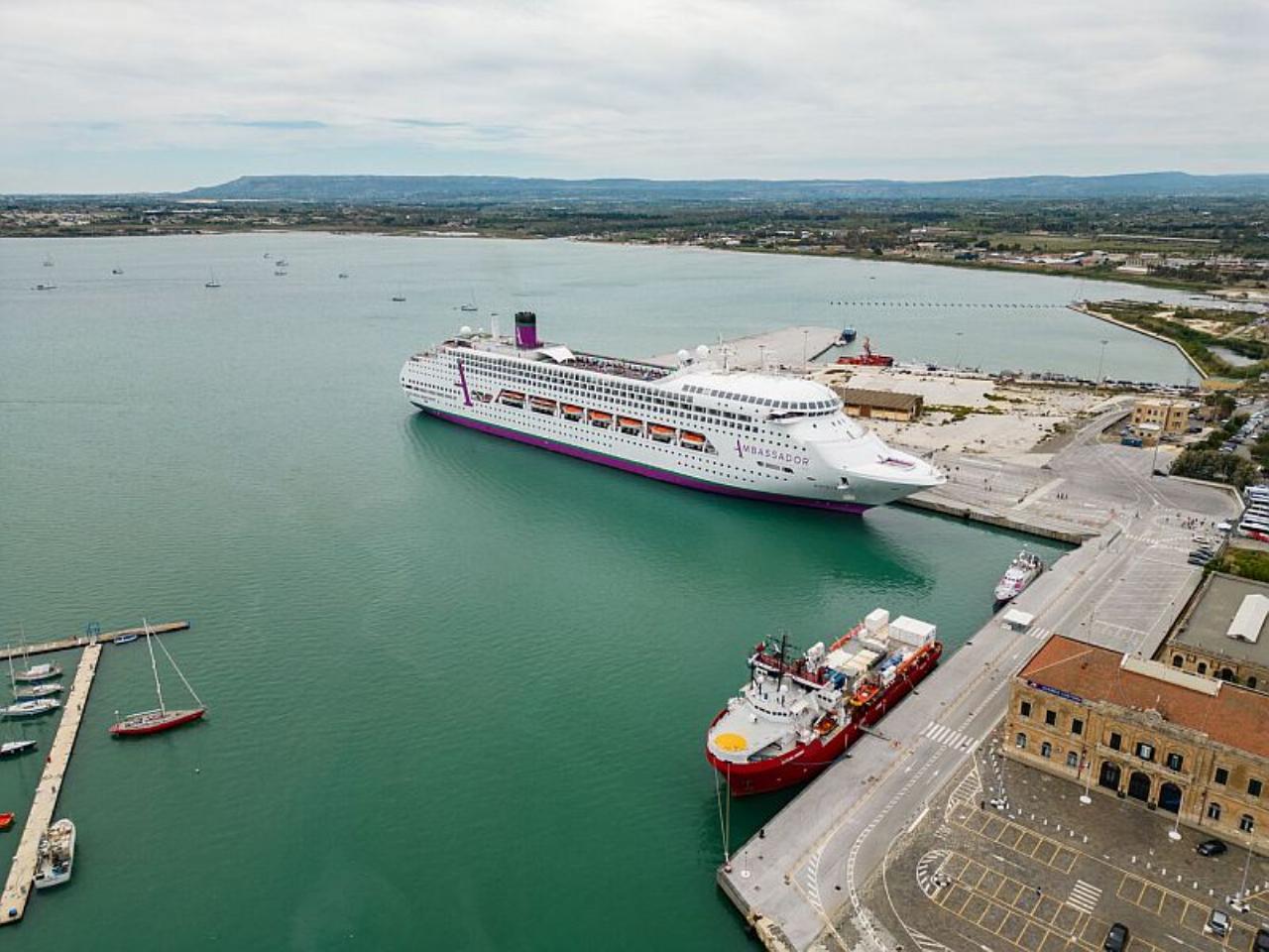 Cruises, holidays 26