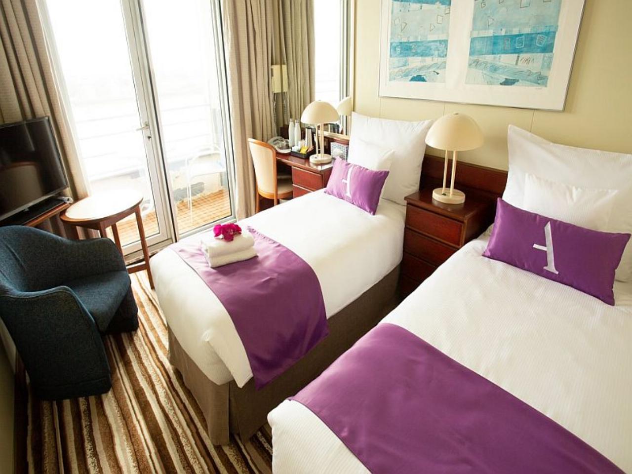 Cruises, holidays 34