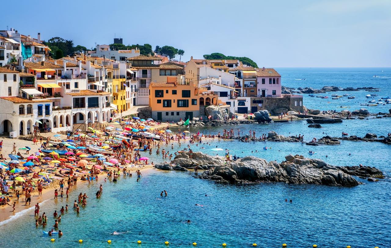 Single Holidays in Catalonia, Spain. Travel One