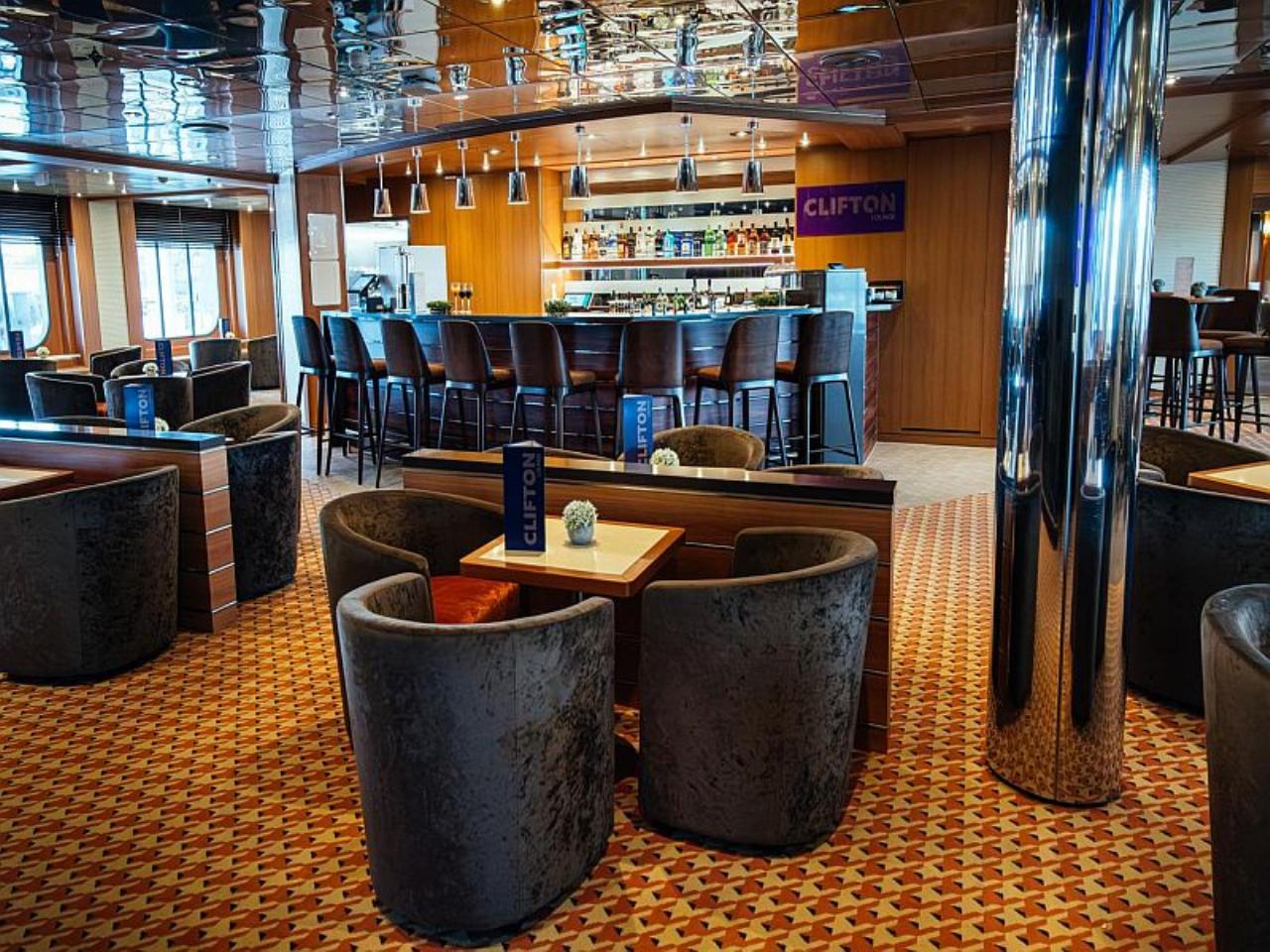 Cruises, holidays 44