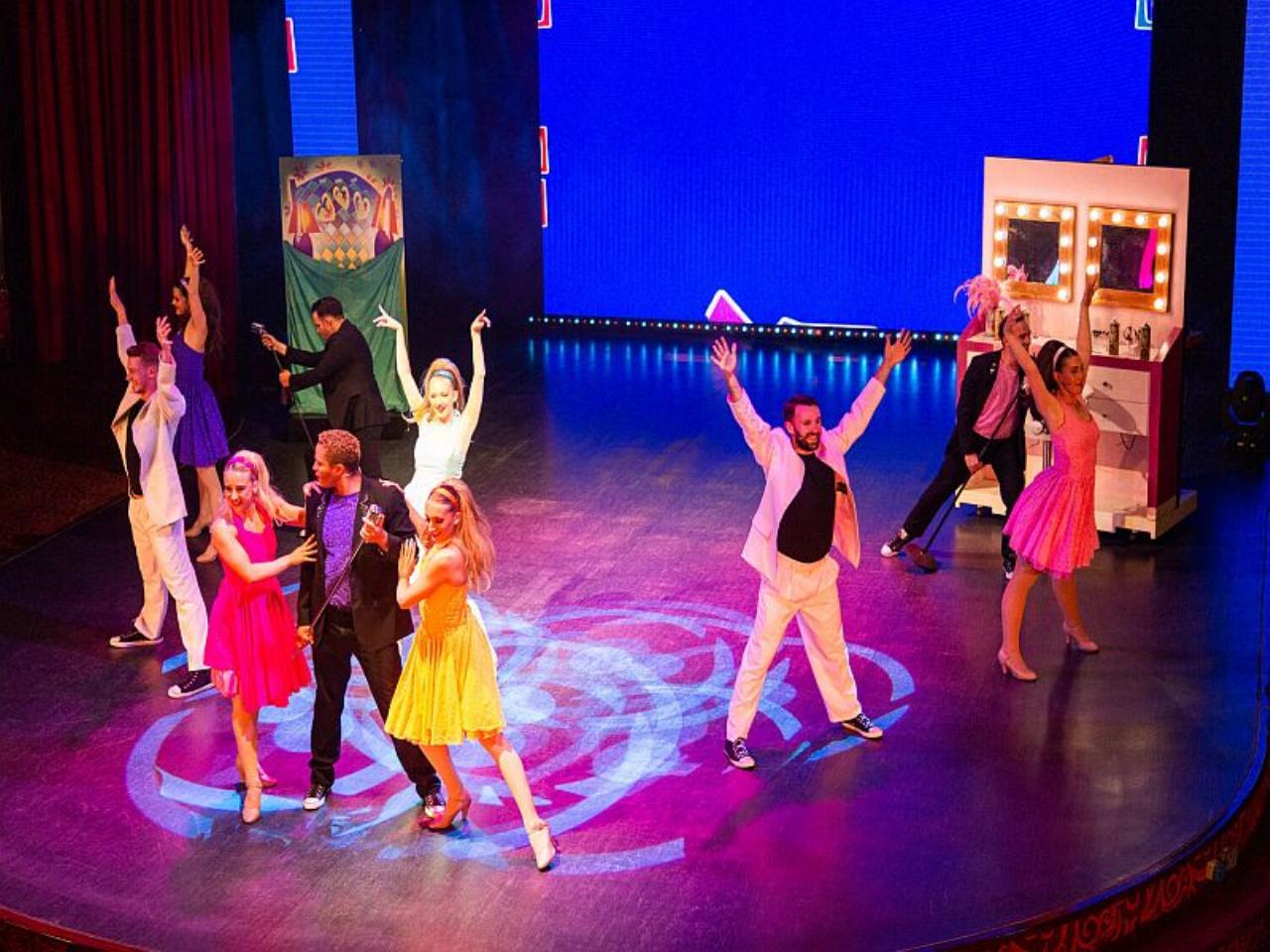 Cruises, holidays 23