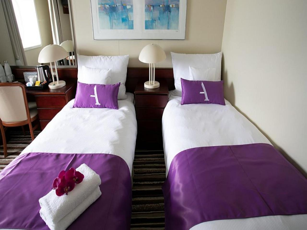 Cruises, holidays 35