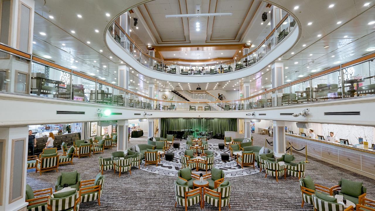 Cruises, holidays 11