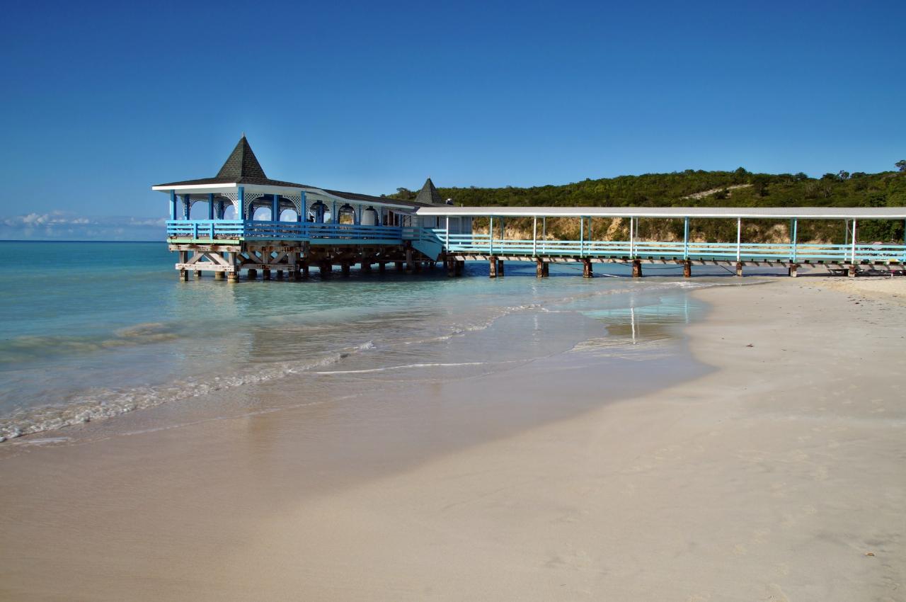 Dickenson Bay, Antigua holidays 5