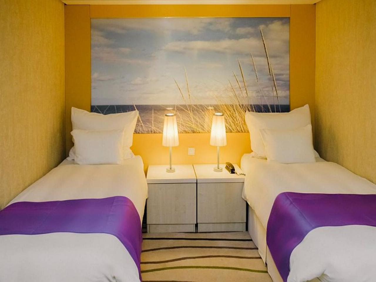 Cruises, holidays 49