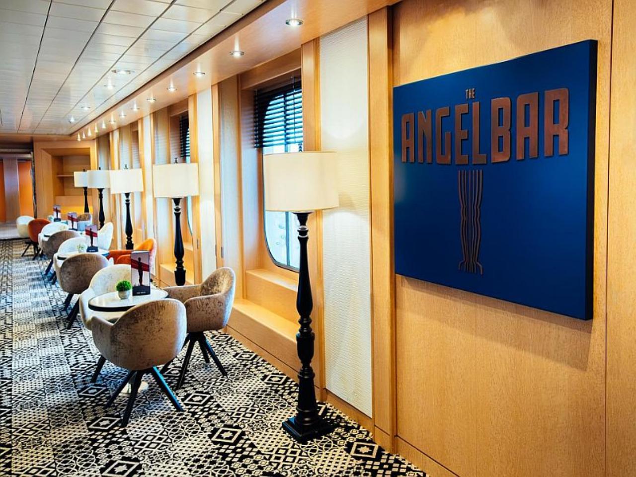 Cruises, holidays 38